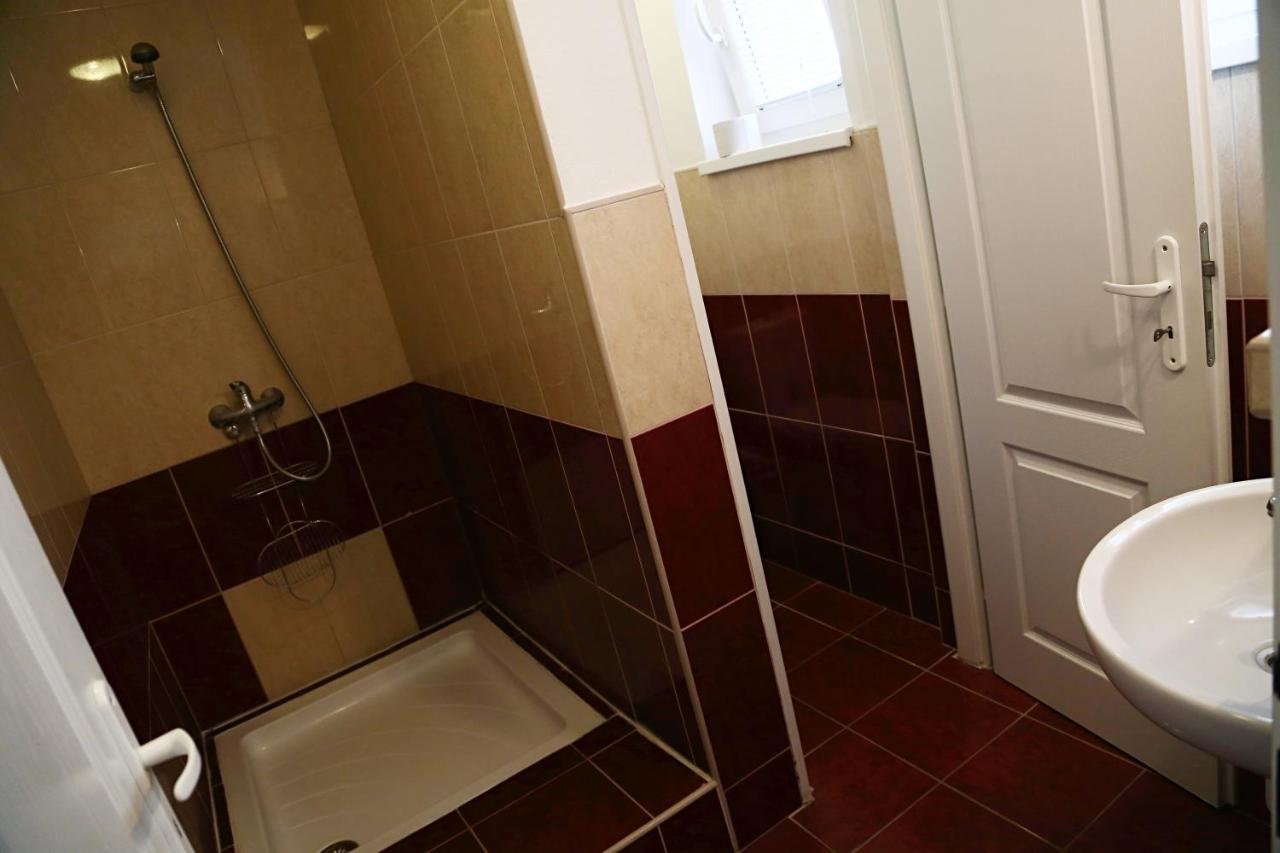 Apartmanovy Dom Flora Velky Meder Exterior photo